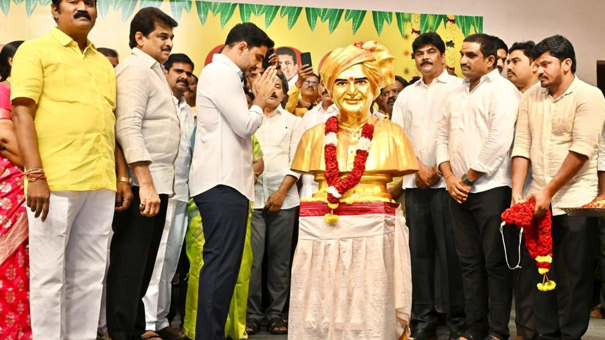 Lokesh distributes 372 title deeds, pledges water, gas, drainage facilities for Mangalagiri by 2029